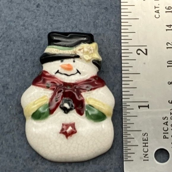 Christmas Pin Brooch Snowman Snowwoman White Crazed Red Bandana Black Hat Green - Picture 5 of 5